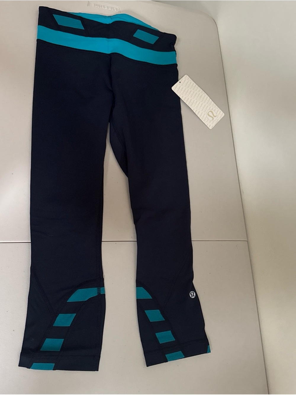 Lululemon Run Inspire Crop II Size 4 NWT Inkwell Blue Teal